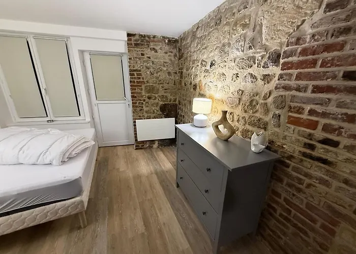 Dans Le Centre Historique De *